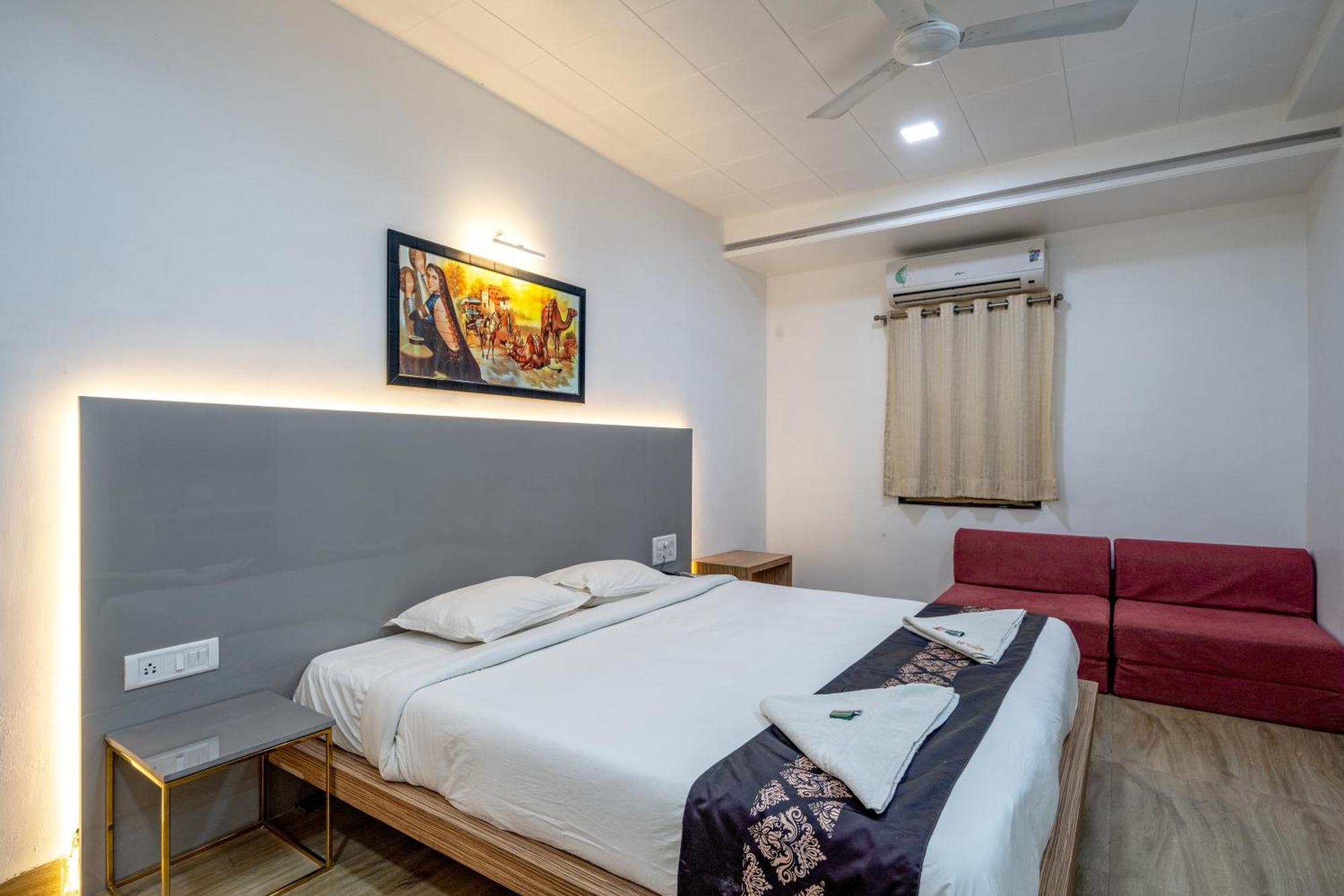 Hotel Darshan Executive Tuljapur Exterior photo