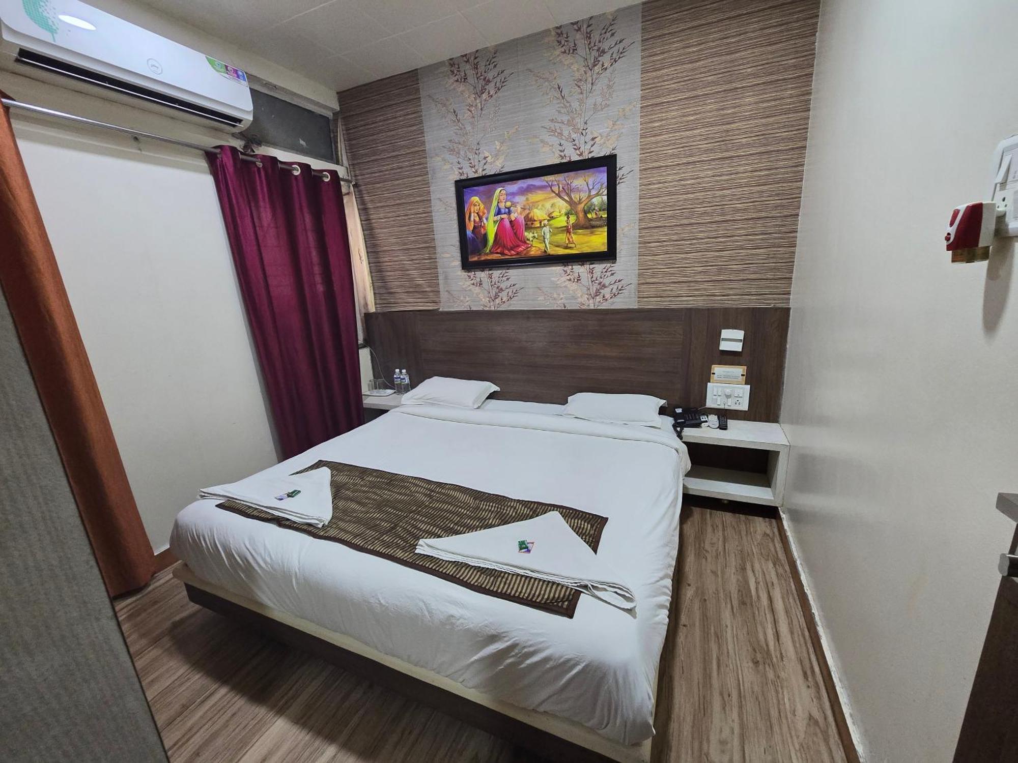 Hotel Darshan Executive Tuljapur Exterior photo