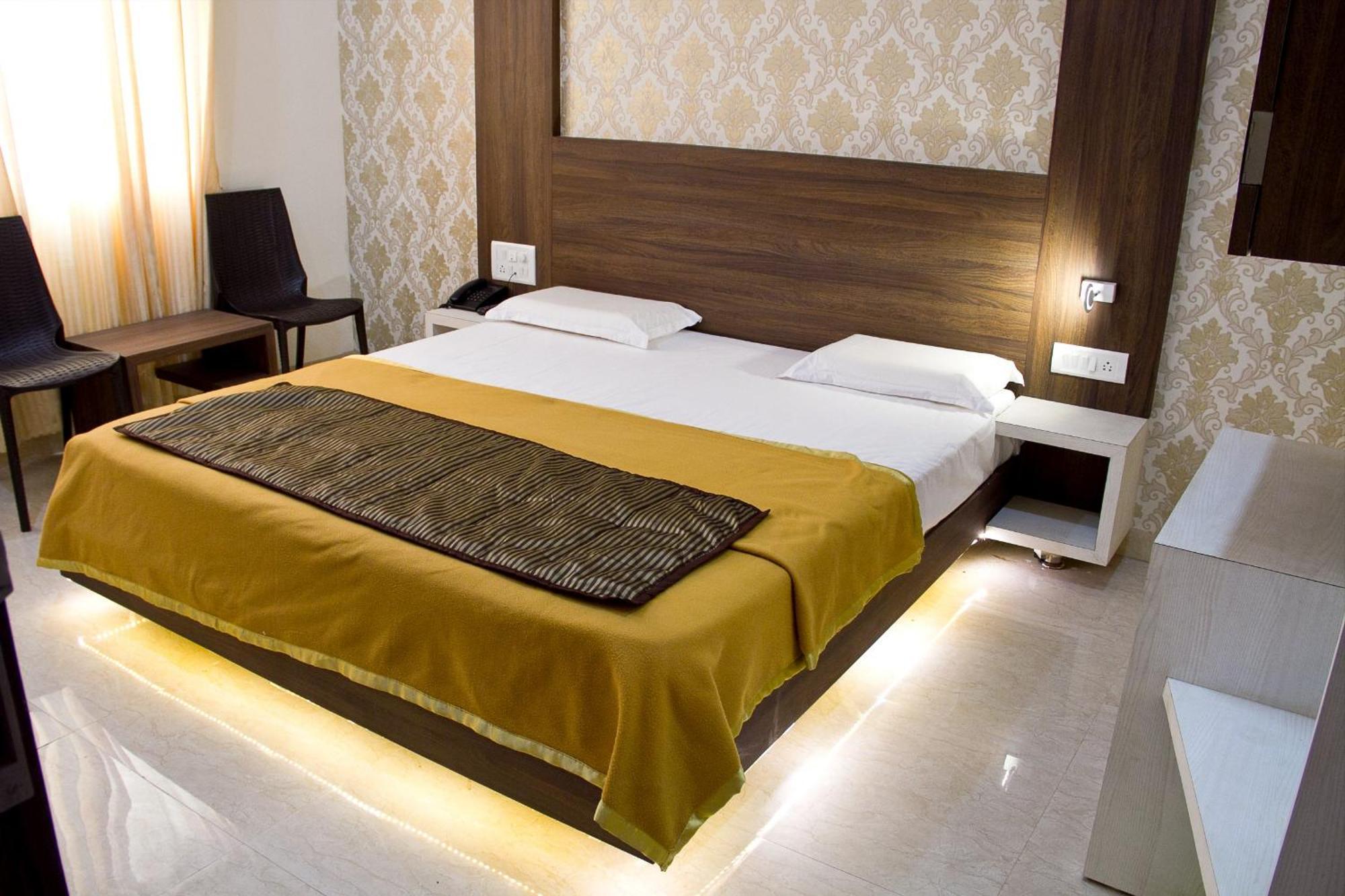 Hotel Darshan Executive Tuljapur Exterior photo