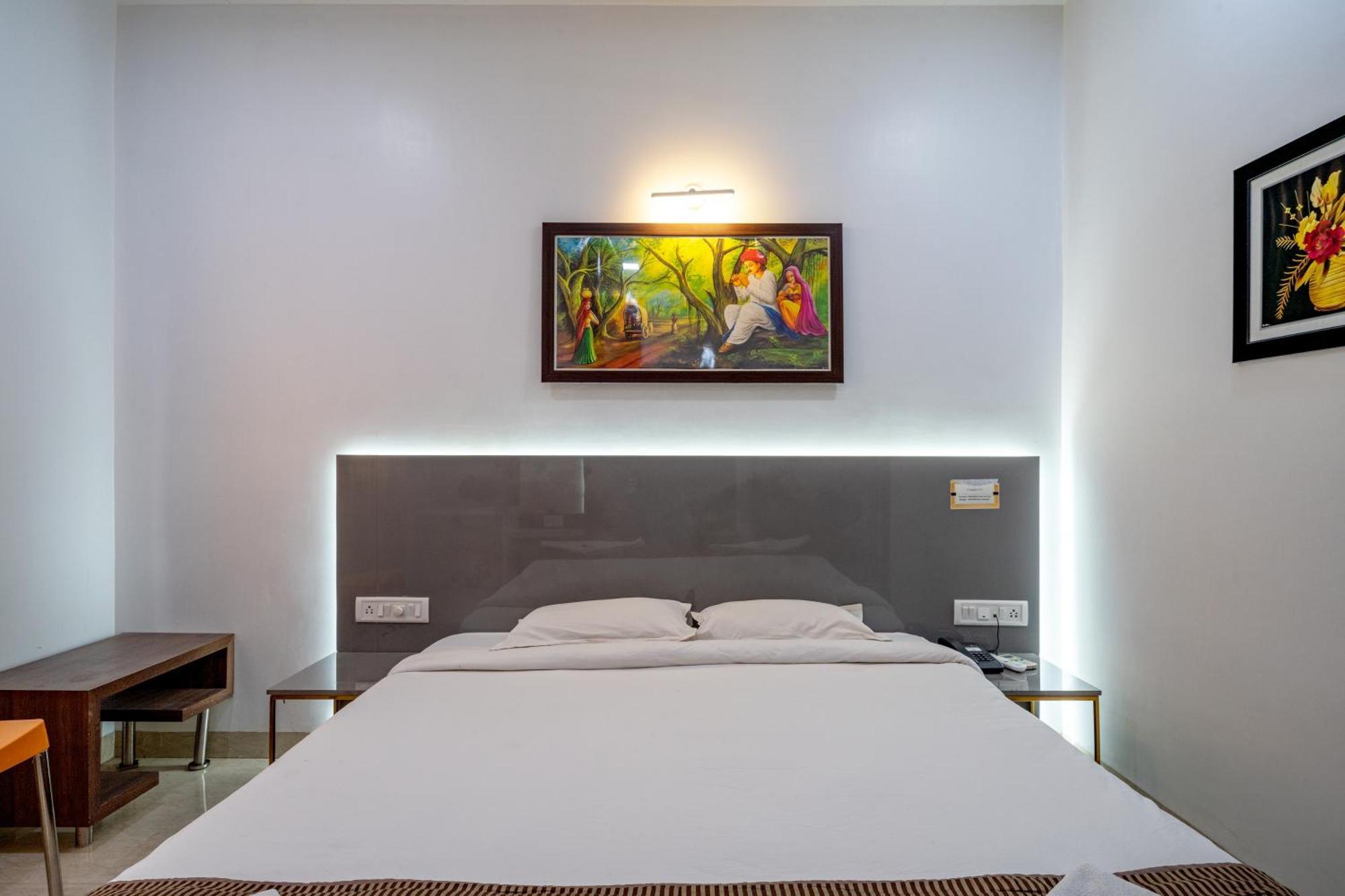 Hotel Darshan Executive Tuljapur Exterior photo