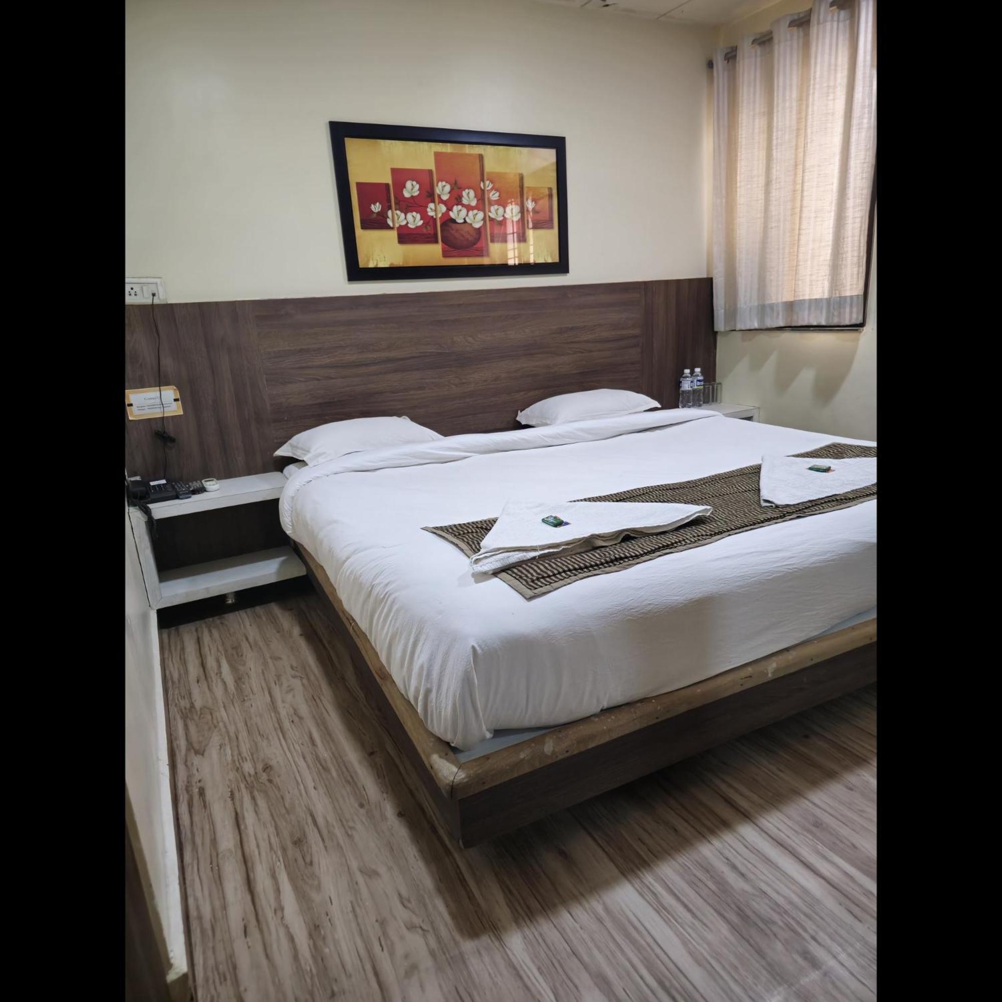 Hotel Darshan Executive Tuljapur Exterior photo