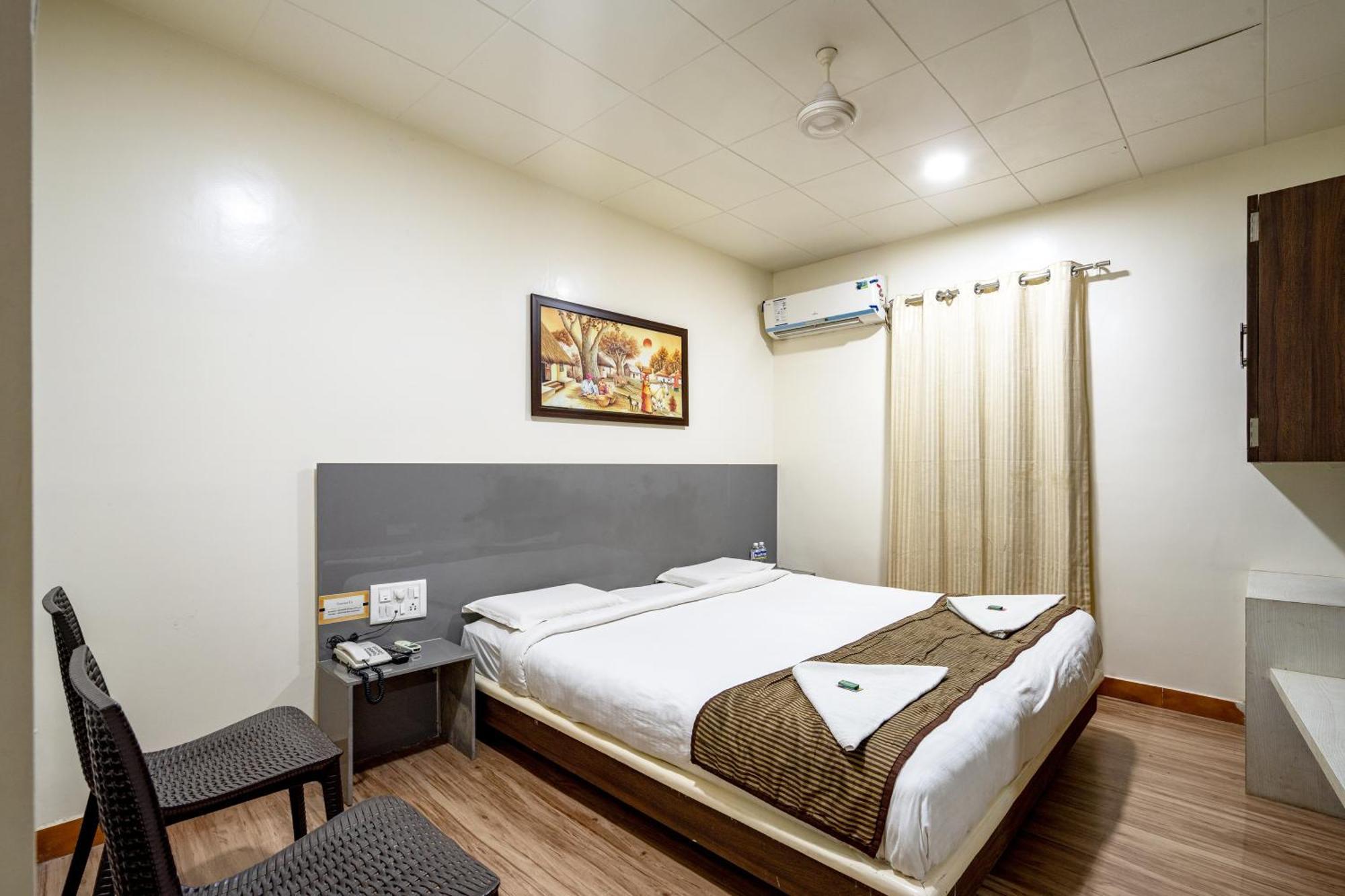 Hotel Darshan Executive Tuljapur Exterior photo